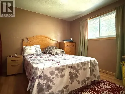 1566 Curry Avenue Windsor ON N9B 3P1