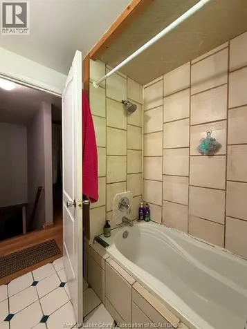 1566 Curry Avenue Windsor ON N9B 3P1