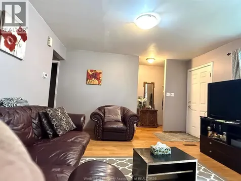 1566 Curry Avenue Windsor ON N9B 3P1