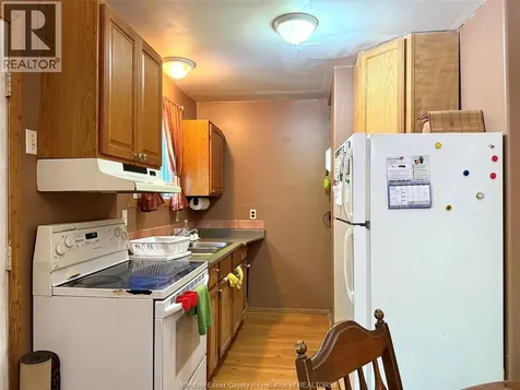 1566 Curry Avenue Windsor ON N9B 3P1