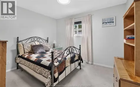 2509 Ellrose Windsor ON N8W 5E8