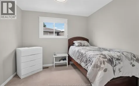2509 Ellrose Windsor ON N8W 5E8