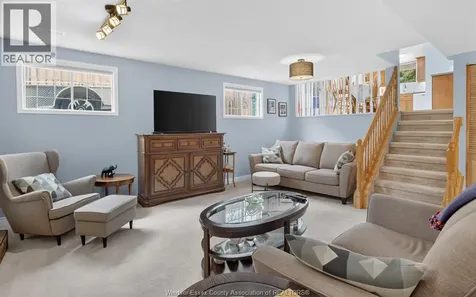 2509 Ellrose Windsor ON N8W 5E8