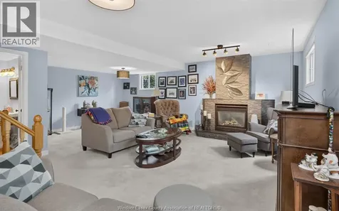 2509 Ellrose Windsor ON N8W 5E8