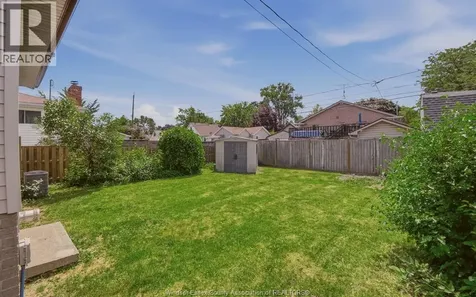 2509 Ellrose Windsor ON N8W 5E8