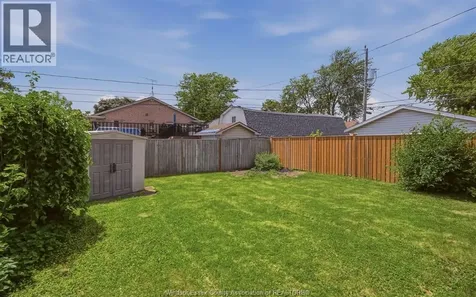 2509 Ellrose Windsor ON N8W 5E8