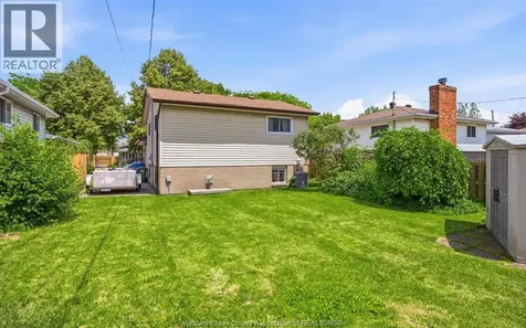 2509 Ellrose Windsor ON N8W 5E8