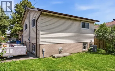 2509 Ellrose Windsor ON N8W 5E8