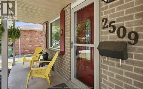 2509 Ellrose Windsor ON N8W 5E8