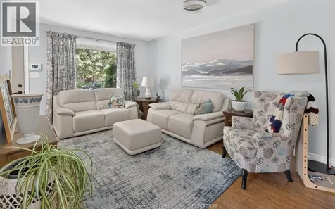 2509 Ellrose Windsor ON N8W 5E8