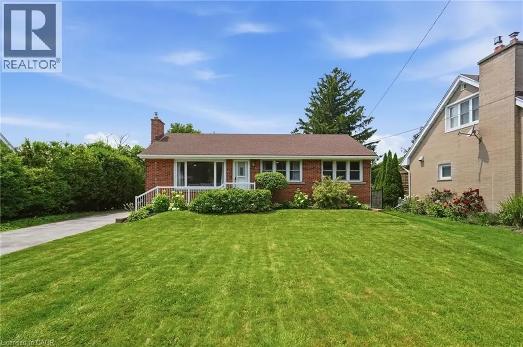 16 Kings Forest Drive Hamilton ON L8T 4J3