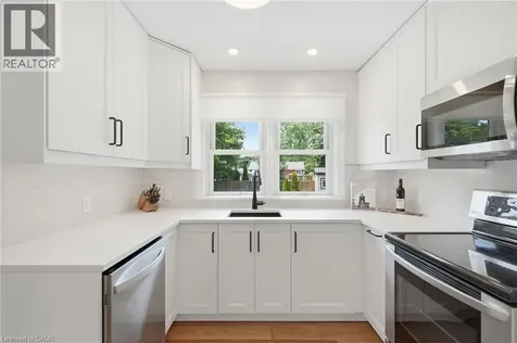 16 Kings Forest Drive Hamilton ON L8T 4J3