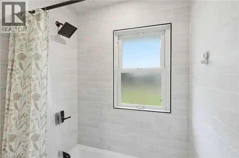 16 Kings Forest Drive Hamilton ON L8T 4J3