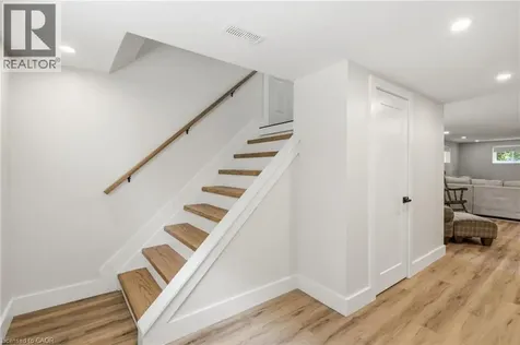 16 Kings Forest Drive Hamilton ON L8T 4J3