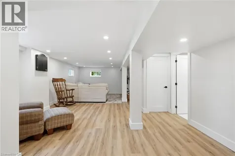 16 Kings Forest Drive Hamilton ON L8T 4J3