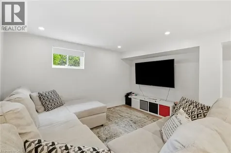 16 Kings Forest Drive Hamilton ON L8T 4J3