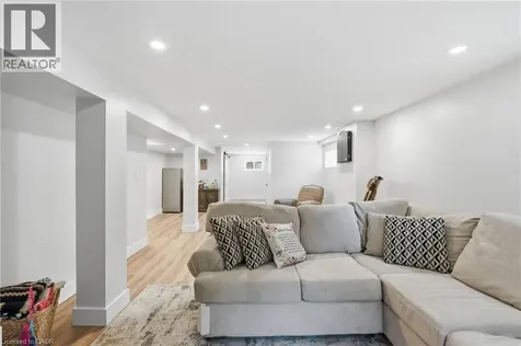 16 Kings Forest Drive Hamilton ON L8T 4J3