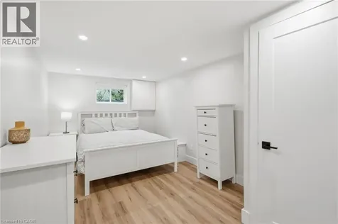 16 Kings Forest Drive Hamilton ON L8T 4J3