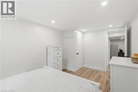 16 Kings Forest Drive Hamilton ON L8T 4J3