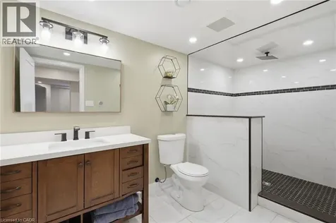 16 Kings Forest Drive Hamilton ON L8T 4J3