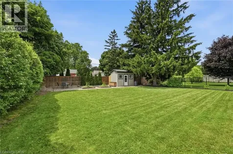 16 Kings Forest Drive Hamilton ON L8T 4J3
