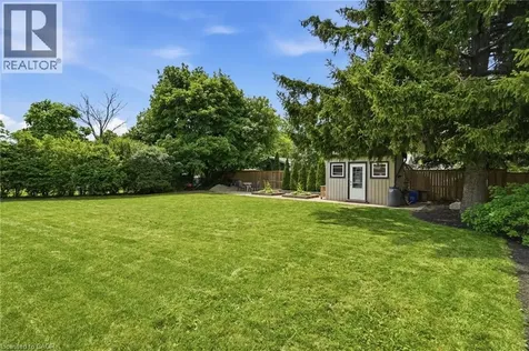 16 Kings Forest Drive Hamilton ON L8T 4J3