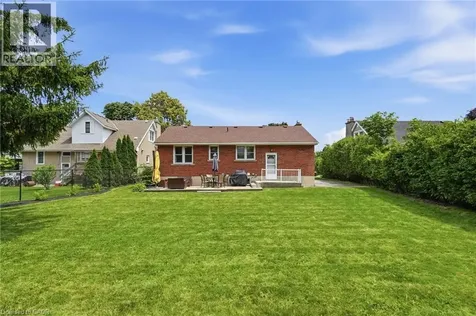 16 Kings Forest Drive Hamilton ON L8T 4J3