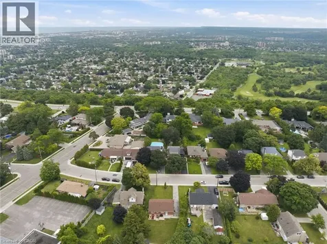 16 Kings Forest Drive Hamilton ON L8T 4J3