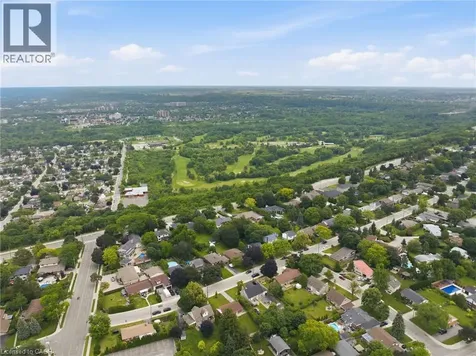 16 Kings Forest Drive Hamilton ON L8T 4J3