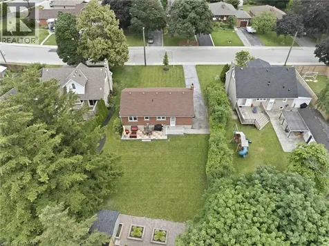 16 Kings Forest Drive Hamilton ON L8T 4J3
