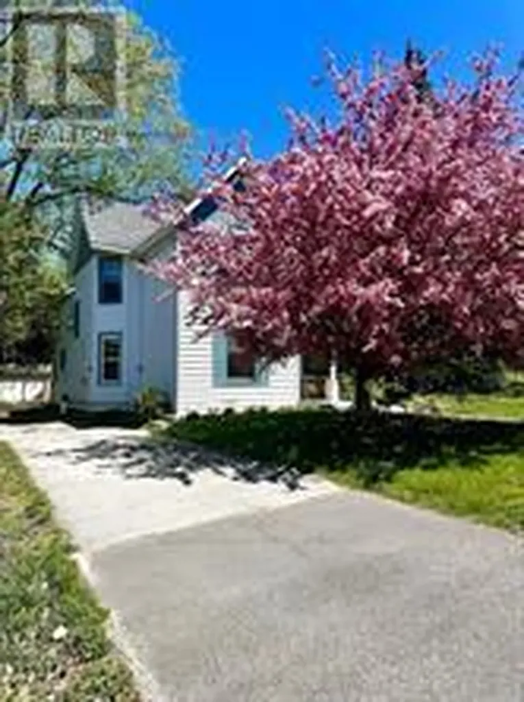 17 Waubeek Street Parry Sound ON P2A 1B8
