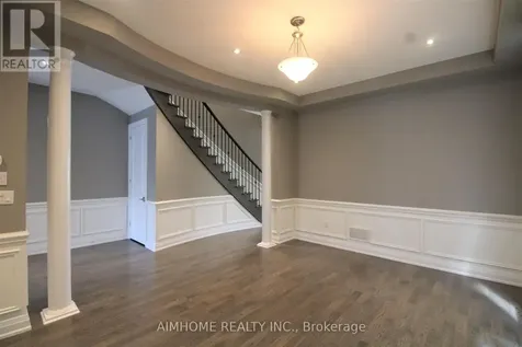 151 Bridgepointe Court Aurora ON L4G 3H8
