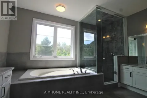 151 Bridgepointe Court Aurora ON L4G 3H8