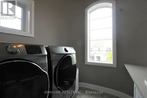 151 Bridgepointe Court Aurora ON L4G 3H8