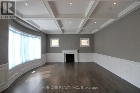 151 Bridgepointe Court Aurora ON L4G 3H8