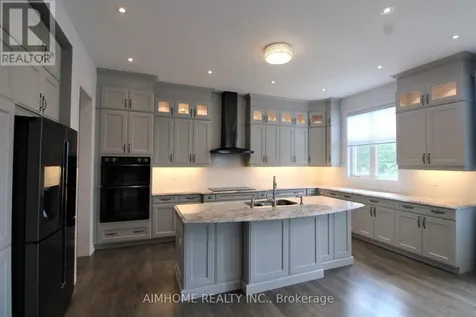 151 Bridgepointe Court Aurora ON L4G 3H8