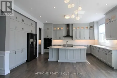 151 Bridgepointe Court Aurora ON L4G 3H8