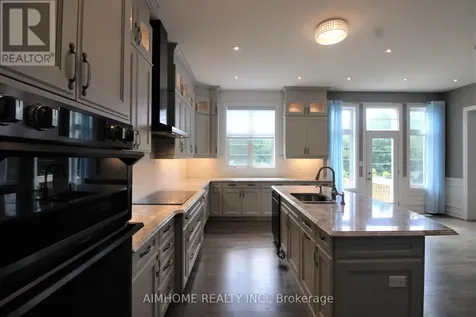 151 Bridgepointe Court Aurora ON L4G 3H8