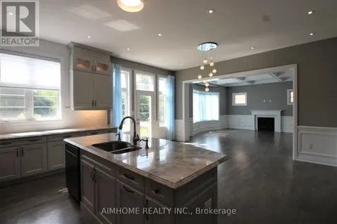 151 Bridgepointe Court Aurora ON L4G 3H8