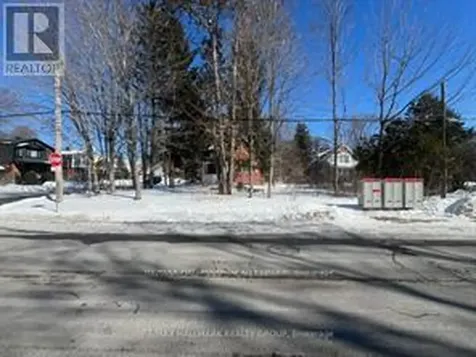 641 Tweedsmuir Avenue Ottawa ON K1Z 5P7