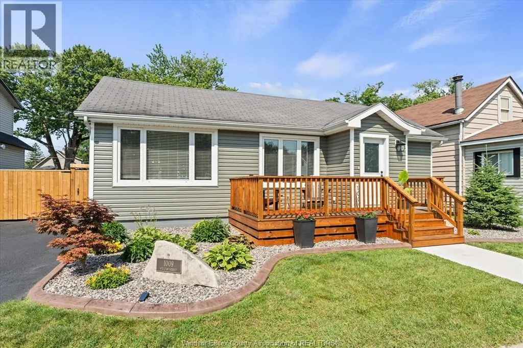 1009 William Street Tecumseh ON N8N 2A5