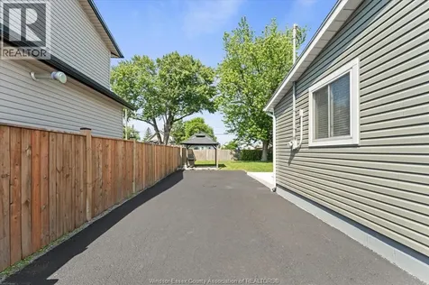 1009 William Street Tecumseh ON N8N 2A5