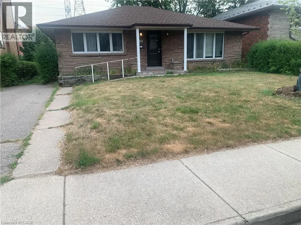 17 West Park Avenue Hamilton ON L3S 3M4