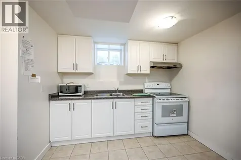 17 West Park Avenue Hamilton ON L3S 3M4