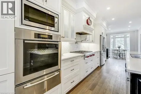 21 Chisholm Street Oakville ON L6K 3W2