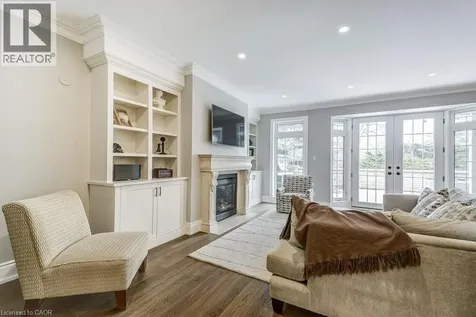 21 Chisholm Street Oakville ON L6K 3W2