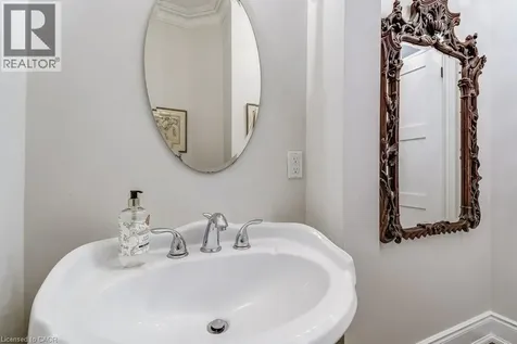 21 Chisholm Street Oakville ON L6K 3W2