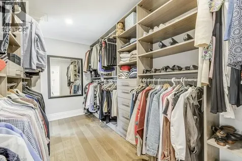 21 Chisholm Street Oakville ON L6K 3W2