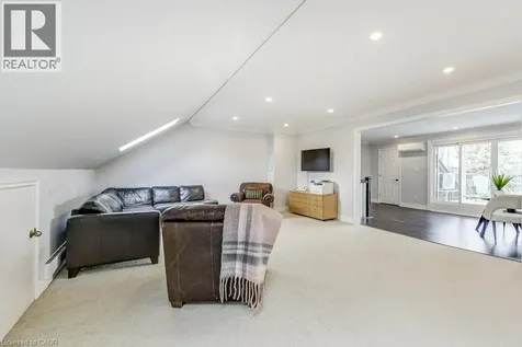 21 Chisholm Street Oakville ON L6K 3W2