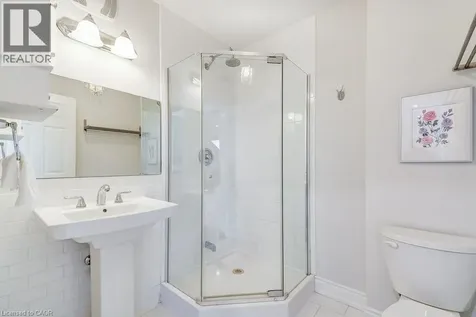 21 Chisholm Street Oakville ON L6K 3W2